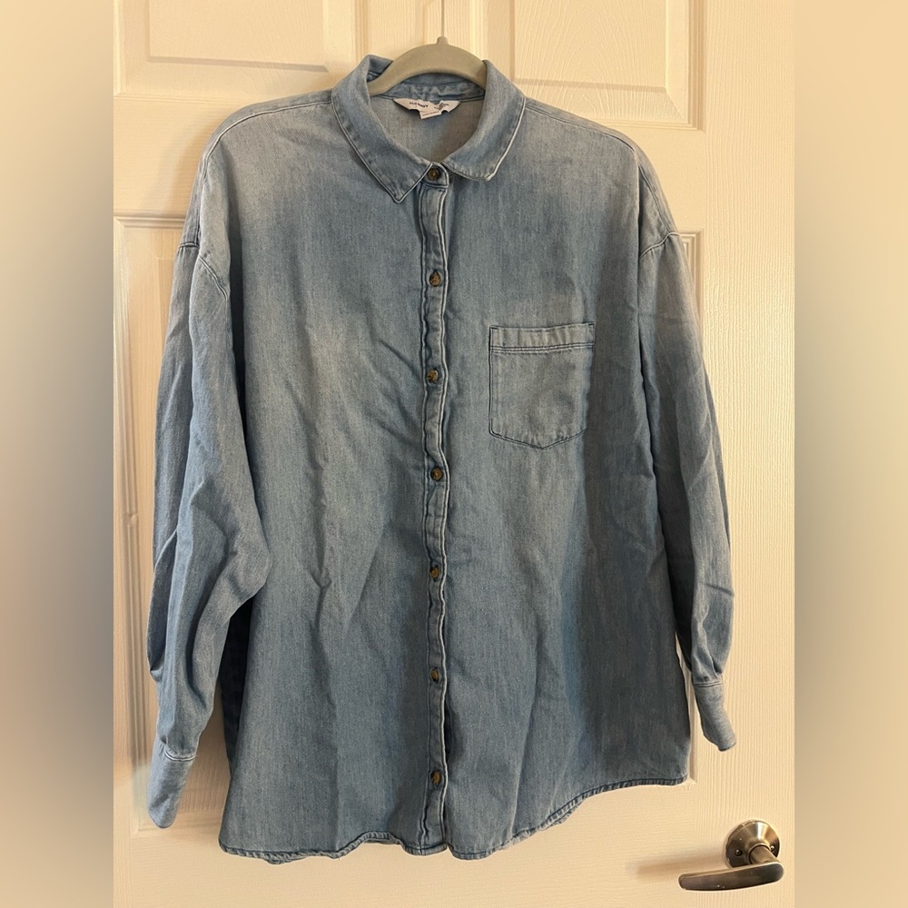Old navy - chambray boyfriend button down, large